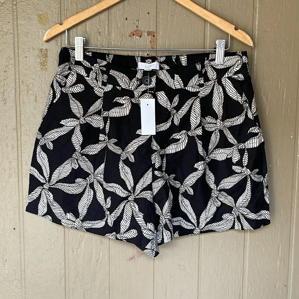 Loft petite pleated shorts in ribbon linen blend - Picture 2 of 7